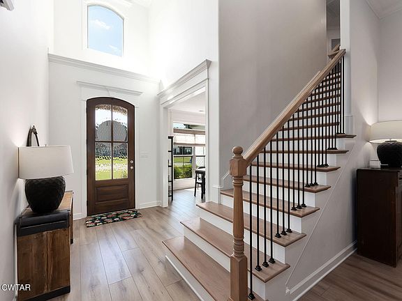 3rd image of 16 Westhaven Pl