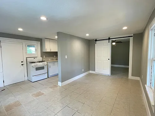 608 E Anderson St #4 Photo 1