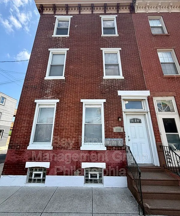2725 E Lehigh Ave #3