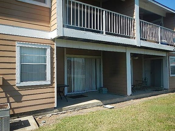 2nd image of 2425 Oxford Pl APT 103
