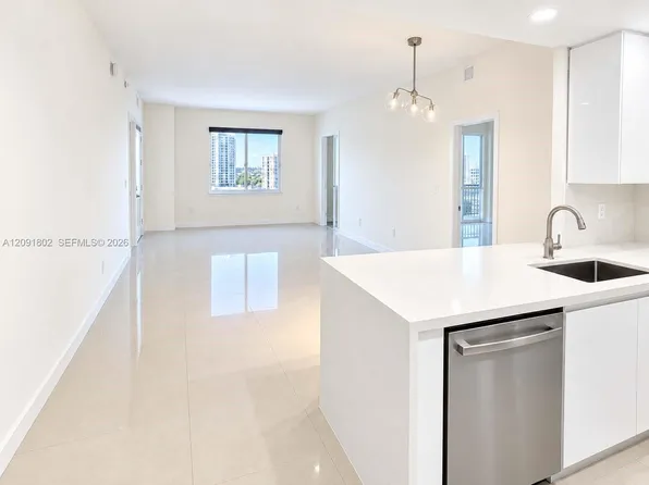 10 Aragon Ave, Coral Gables, FL