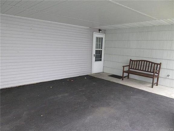 4th image of 23 Edie Ln