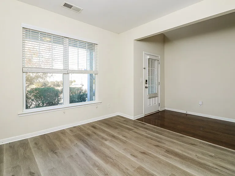 374 Darbys Run Ct — Photo 8