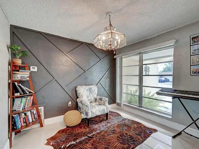 7211 NW 21st St — Photo 3