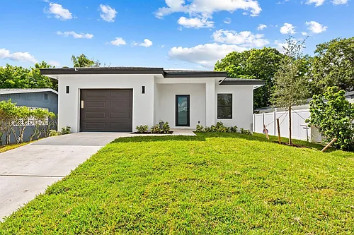 2810 NW 7th St Photo 1