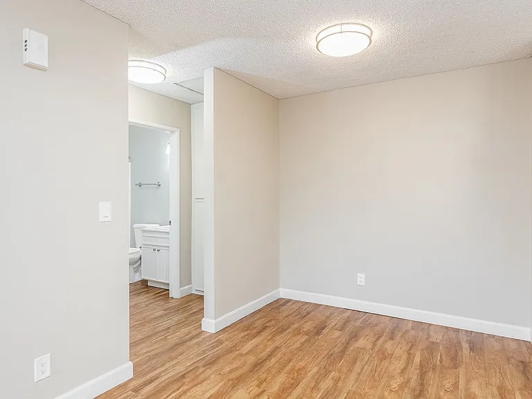 Willow Creek Apartments — Photo 11