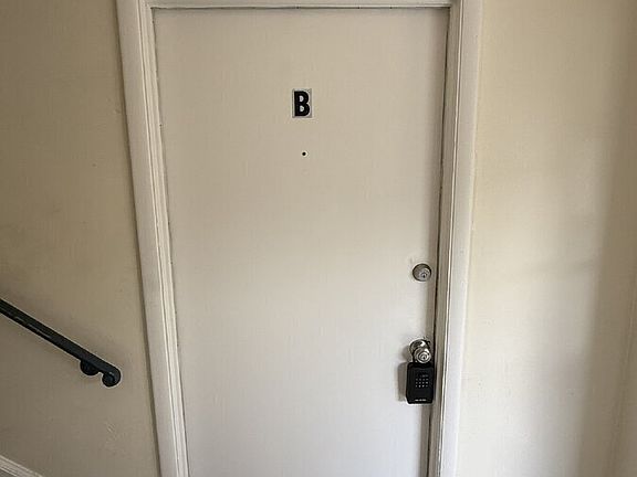2nd image of 103 Woodhouse Ln APT B