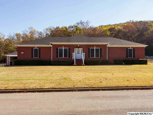 144 Woodland Hills Pl, Somerville, AL 35670