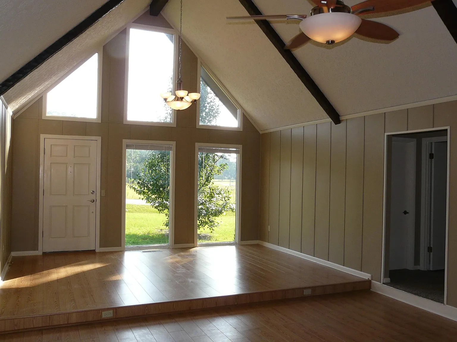3 bed, 1200 sqft, $650 — Photo 2
