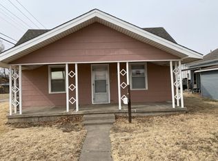 215 N Green St, Hoisington, KS 67544