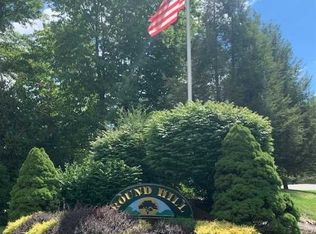 17 Spruce Ct, Fishkill, NY 12524