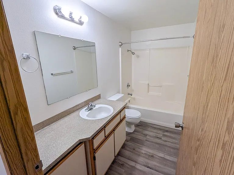 Silverwood Apartments — Photo 7