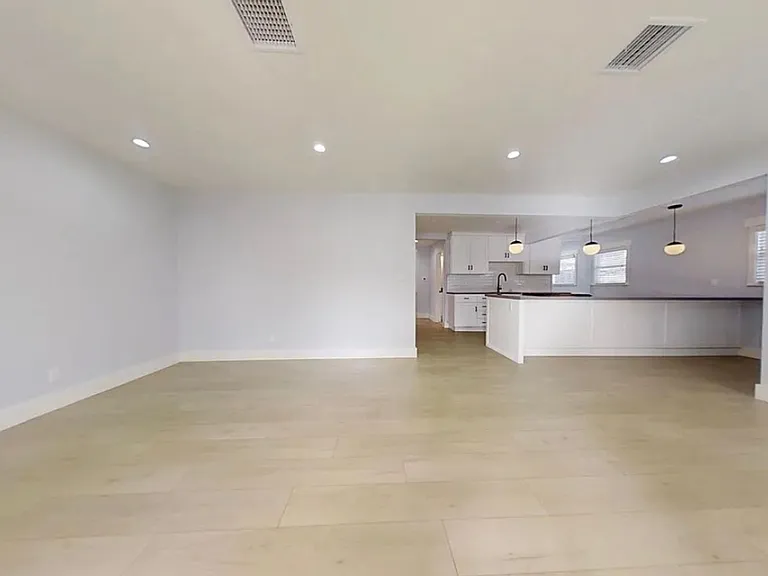 721 W Almond Ave — Photo 3