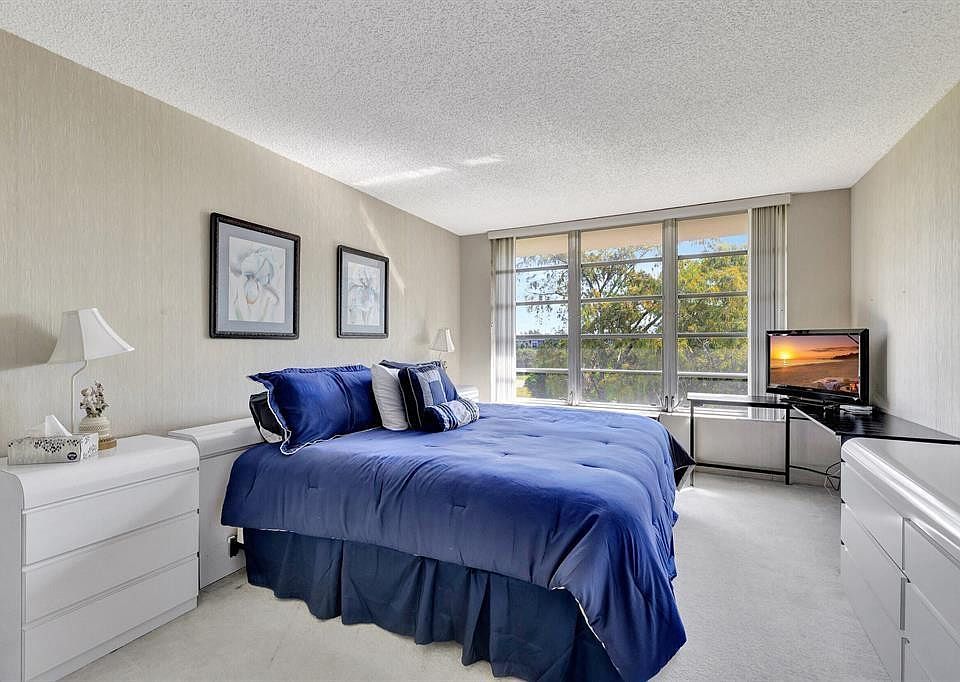 1st image of 3850 Oaks Clubhouse Drive #507