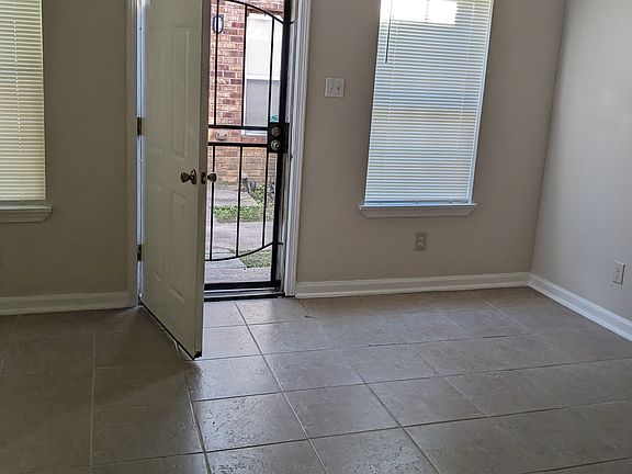 3rd image of 2836 Destrehan Ave #D