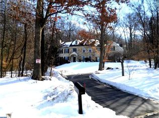 2 Heatherwood Dr, Malvern, PA 19355