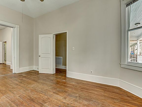 4th image of 518 E Waldburg St #A-b