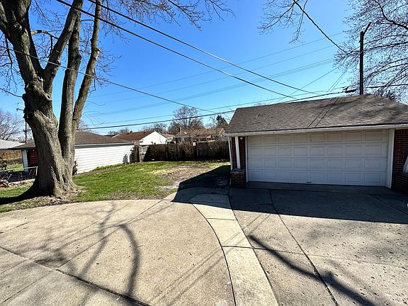 3rd image of 13418 Arnold Ave