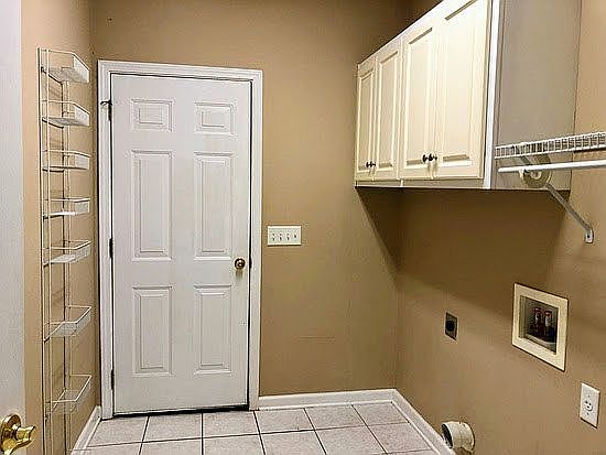 Laundry room/garage entrance