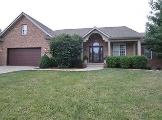 323 Lake Forest Dr, Belleville, IL