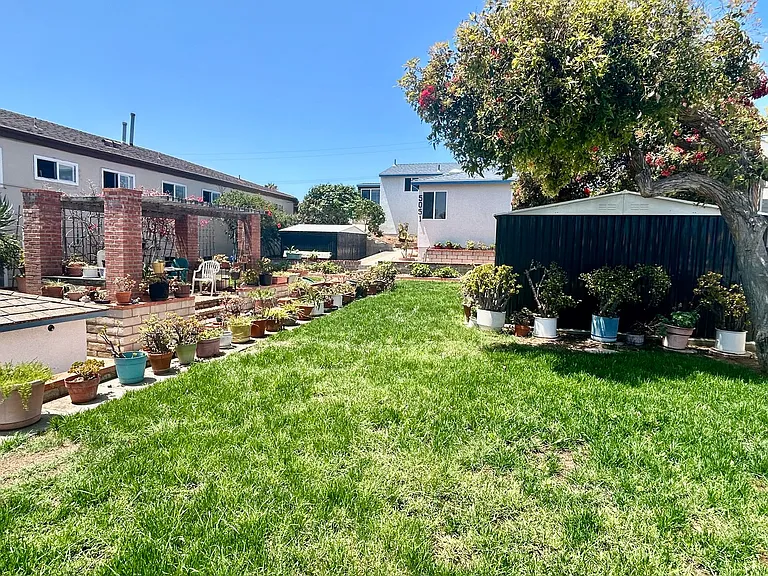 5051 Del Monte Ave — Photo 2