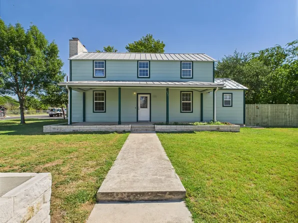 112 W Hackberry St, Fredericksburg, TX 78624