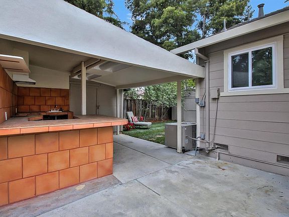 outside kitchen