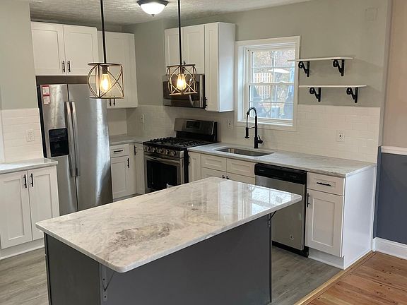 The luxury kitchen provides plenty of countertop space to entertain, complete with no-slam cabinets, stainless steel appliances, and granite countertops