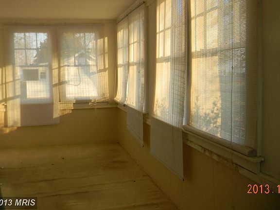 5th image of 530 Herring Ave