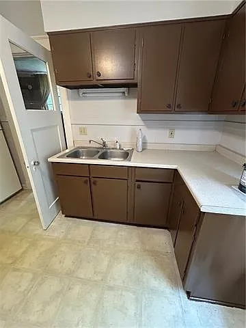 2344 Audubon St — Photo 9