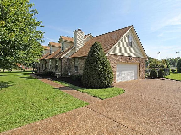 2nd image of 212 Lone Oak Dr