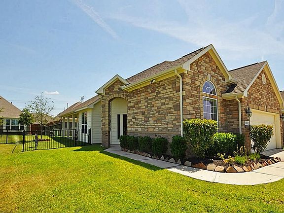 Entranceway looks out to the lake, so you always have a beautiful view from your front door!