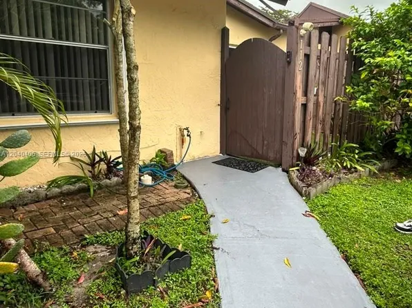 112 Fox Rd #2-50, Hollywood, FL 33024