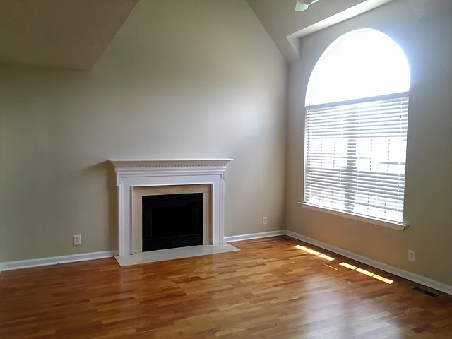 212 Wildgrove Ct — Photo 3