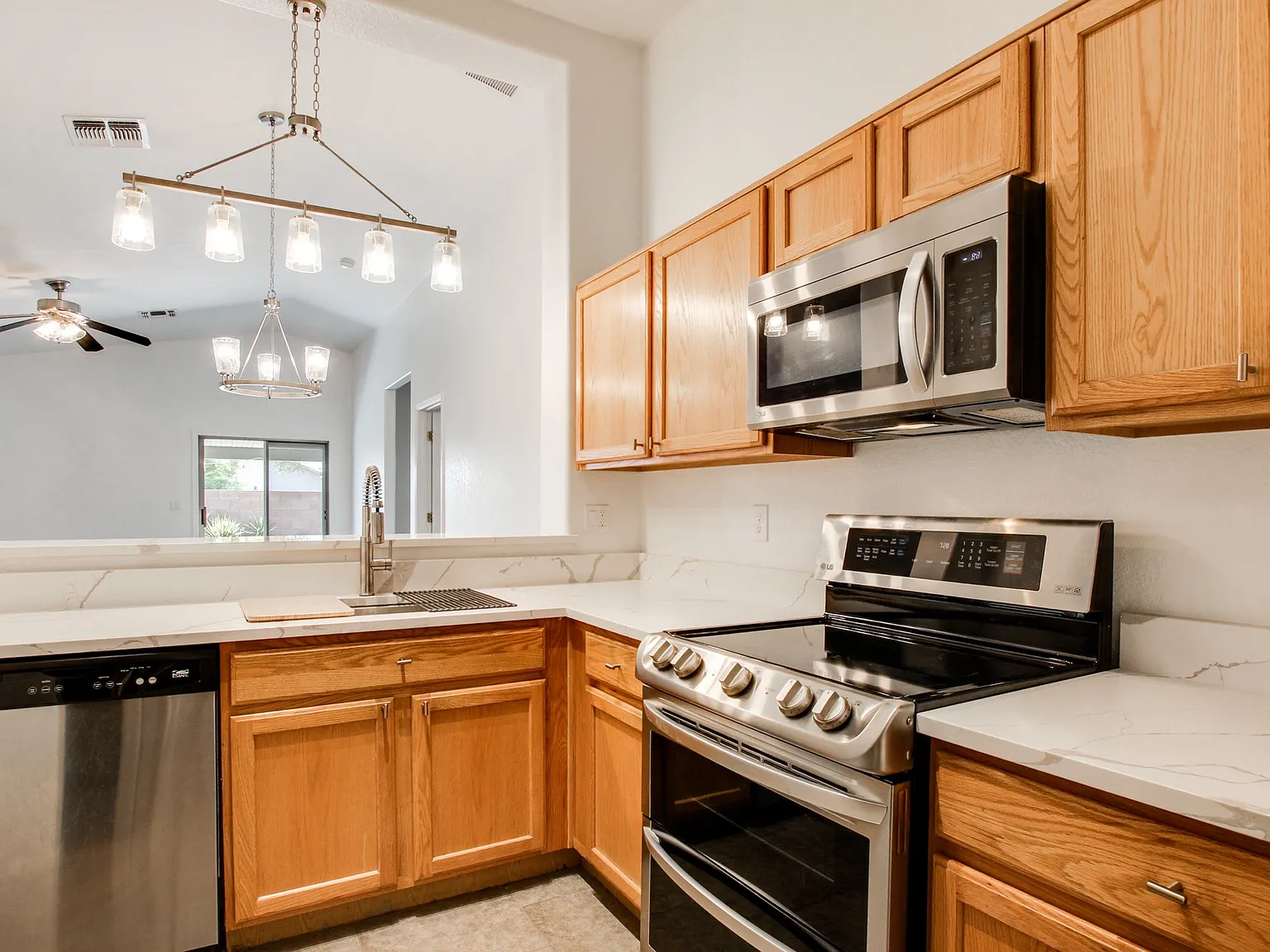 3 bed, 1285 sqft, $2,200 — Photo 4