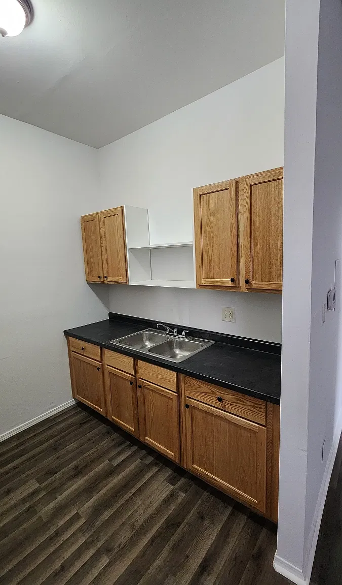 5096 Minerva Avenue - B — Photo 1