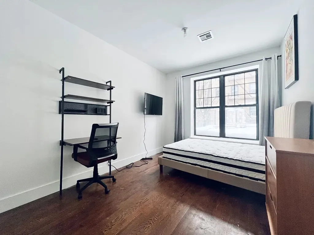 4 bed, 4.0 bath, 1200 sqft, $1,210 — Photo 2