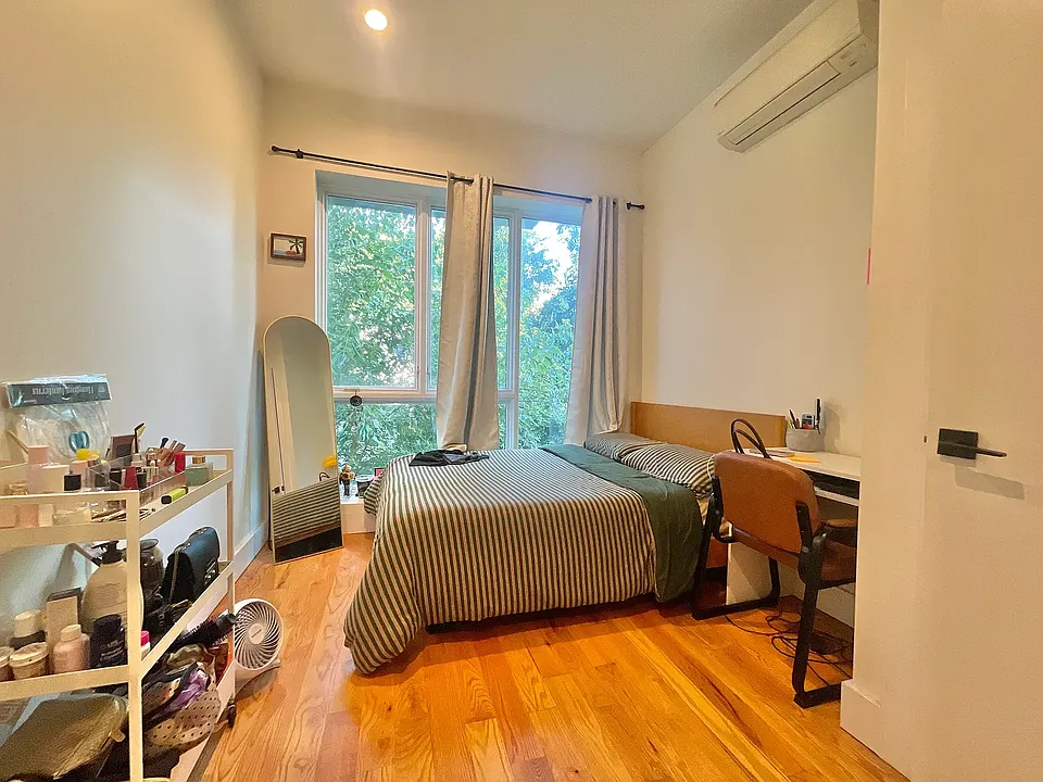 1534 Putnam Ave #2L