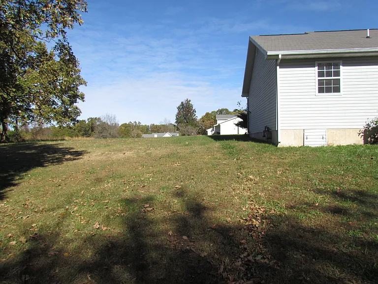 407 9th Street Cir — Photo 24