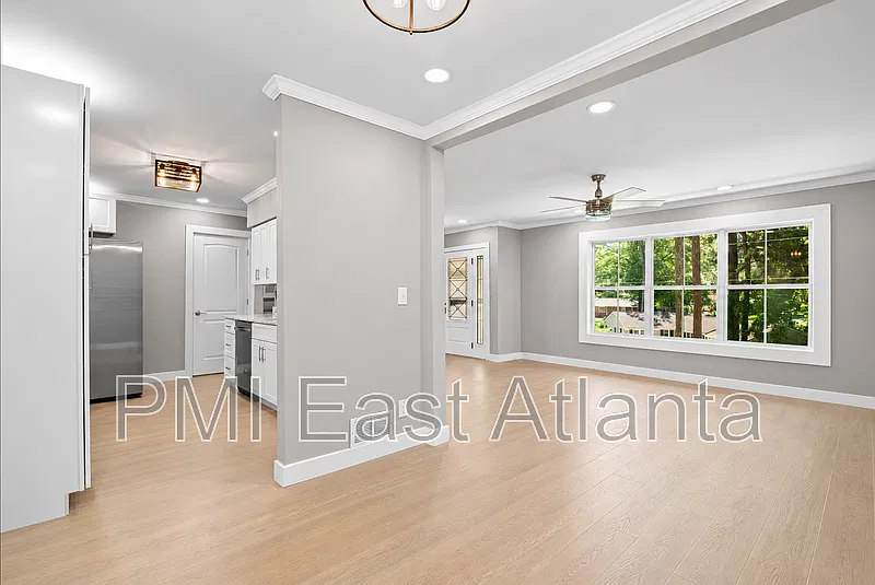 4 bed, 2.0 bath, 1872 sqft, $2,400 — Photo 4