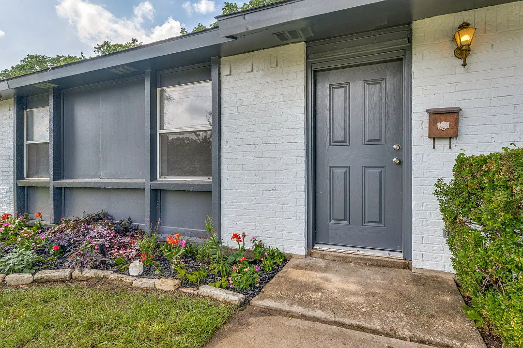 3 bed, 1283 sqft, $2,300 — Photo 4