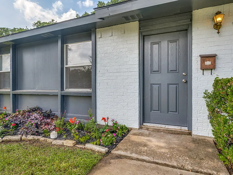 1025 Kingston Dr — Photo 4