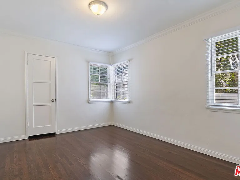 2519 S Bentley Ave — Photo 15