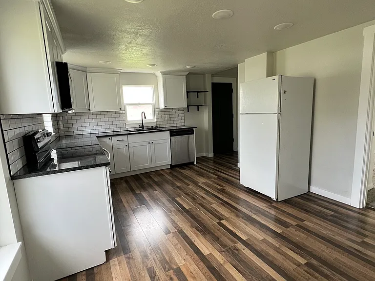 117 N 100 W — Photo 4