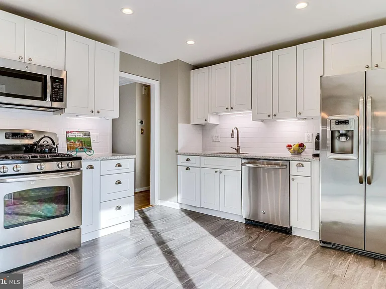 6519 Engel Dr — Photo 21