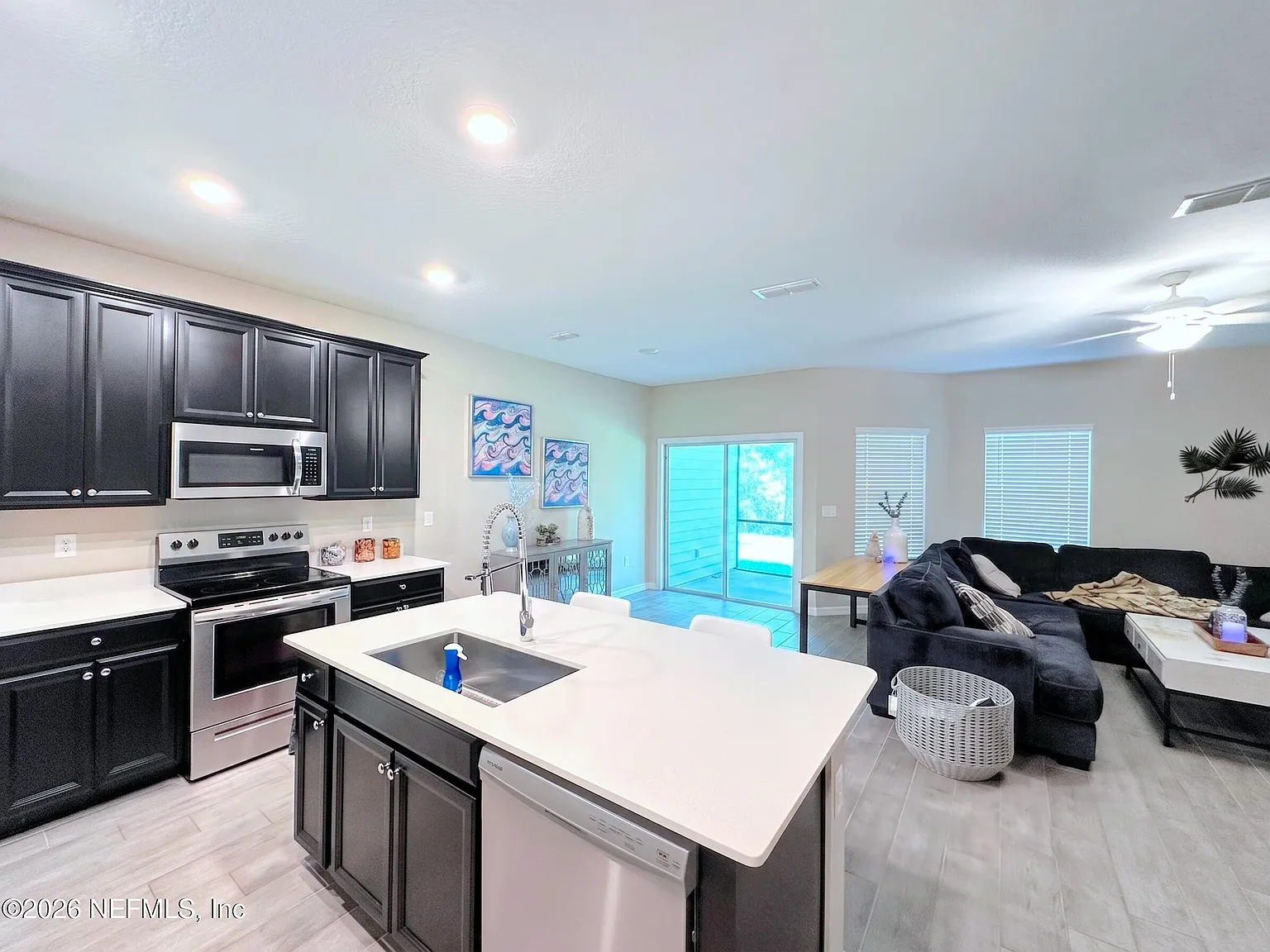 3 bed, 2.5 bath, 1631 sqft, $2,350 — Photo 3