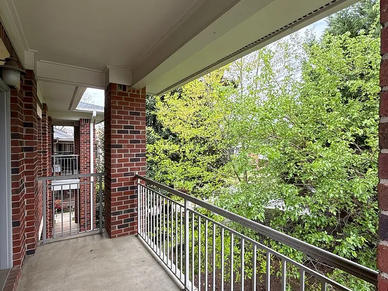 534 Oakland Ave — Photo 18