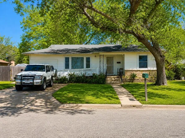 121 Club Dr, Luling, TX 78648
