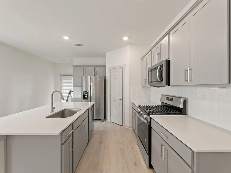 237 Ashford St — Photo 8