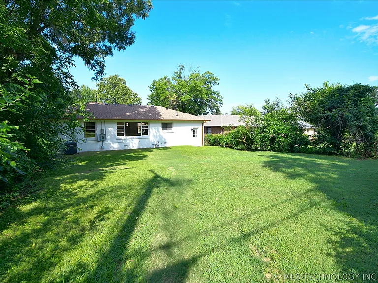 3823 S Indianapolis Ave — Photo 16